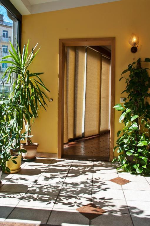 Linovo With Free Parking Hotel Riga Exterior photo