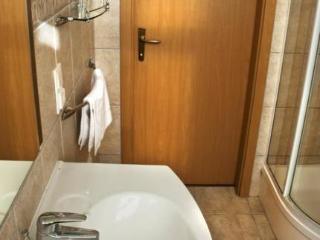 Linovo With Free Parking Hotel Riga Exterior photo